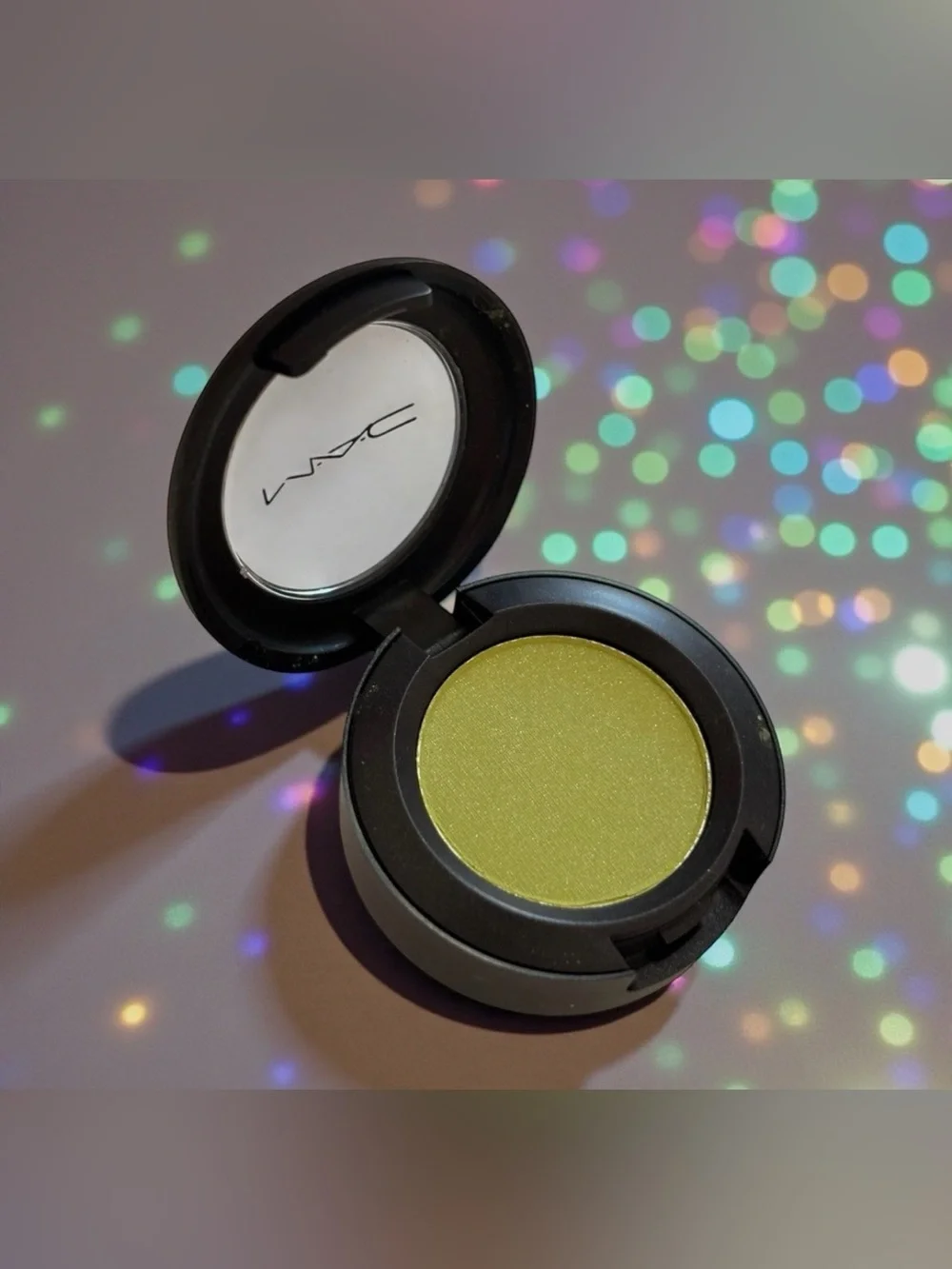 MAC Cosmetics Velvet Eyeshadow Single - Bitter